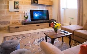 Tal-Karmnu Entire House With Private Heated Pool And Jacuzzi